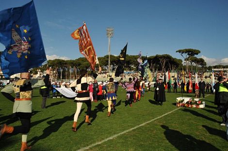 Guarda le foto della galleria 'Cerimonia inaugurale del 61° Torneo VIAREGGIO CUP World Football Tournament COPPA CARNEVALE'