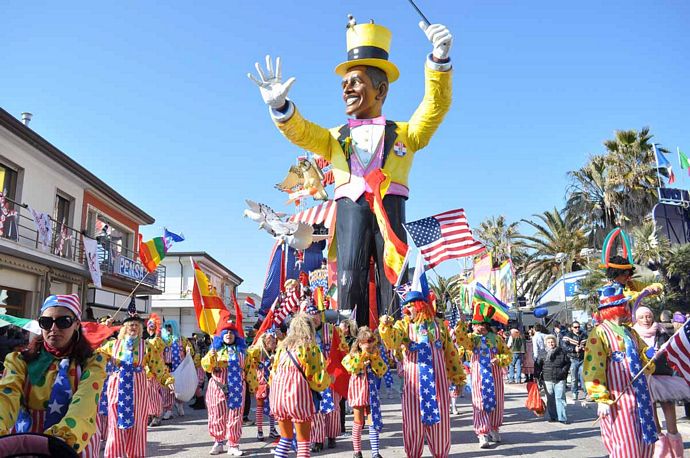 Guarda le foto della galleria 'Tributo di Caterina Mercurio al Carnevale di Viareggio 2011'