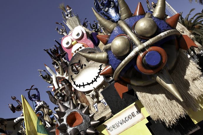 Guarda le foto della galleria 'Tributo di Damiano Verdiani al Carnevale di Viareggio 2011'