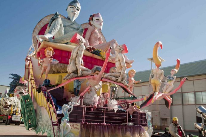 Guarda le foto della galleria 'Tributo di Eleonora Guerri al Carnevale di Viareggio 2011'