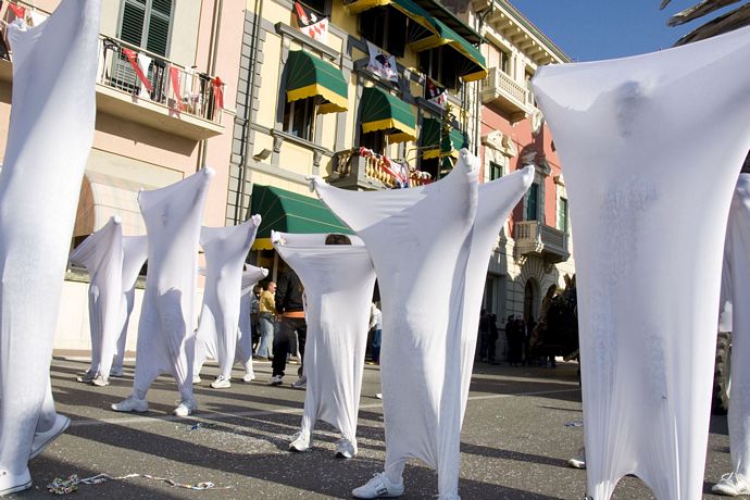 Guarda le foto della galleria 'Tributo di Peggy Ickenroth al Carnevale di Viareggio 2011'