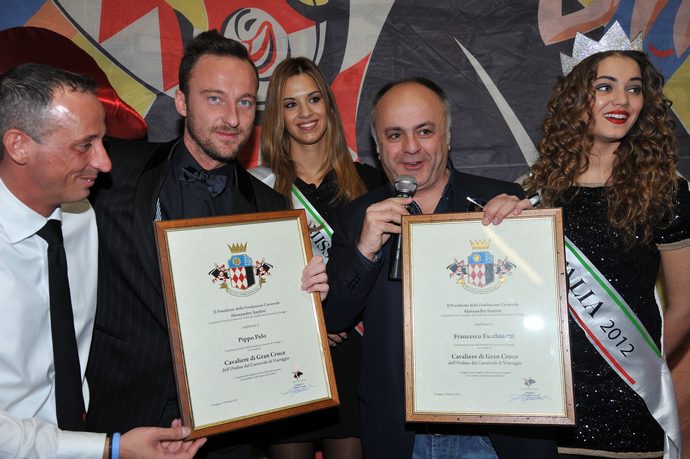 Guarda le foto della galleria 'Tanti premiati al quarto corso mascherato del Carnevale di Viareggio'