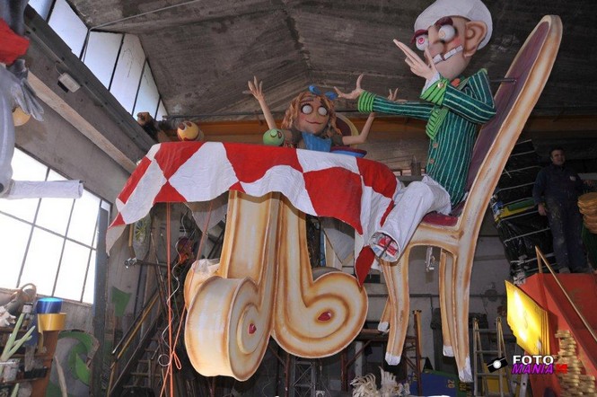 Guarda le foto della galleria 'In esclusiva alcuni scatti dei carri del Carnevale Pietrasantino'