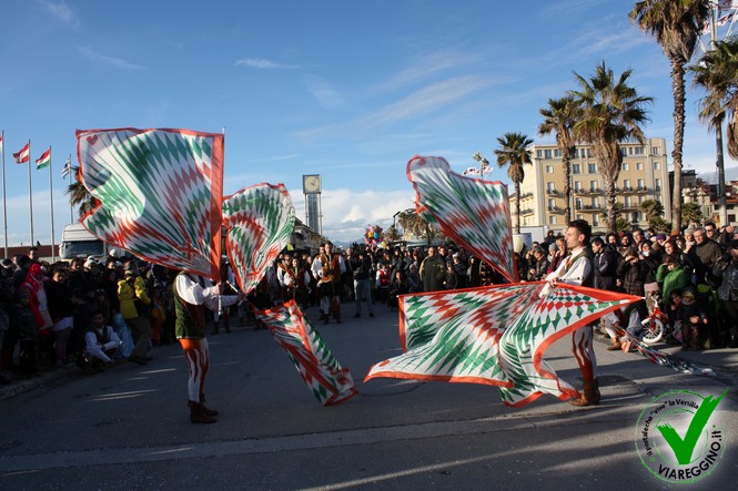 Guarda le foto della galleria 'Apertura Carnevale di Viareggio 2015 (1° parte)'