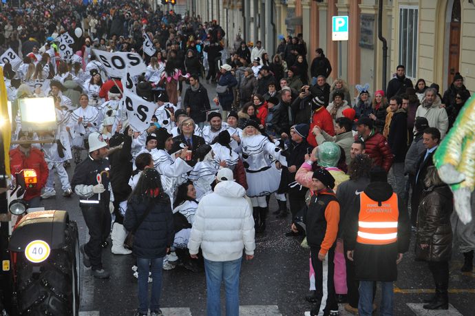 Ingrandisci la foto